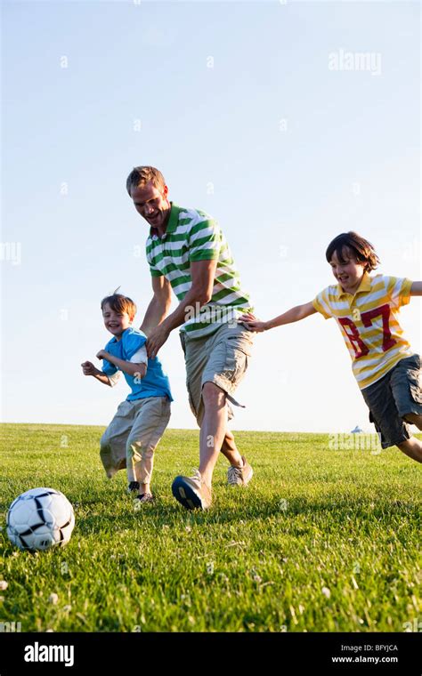 Campo De Fútbol Hierba Fotos e Imágenes de stock Alamy