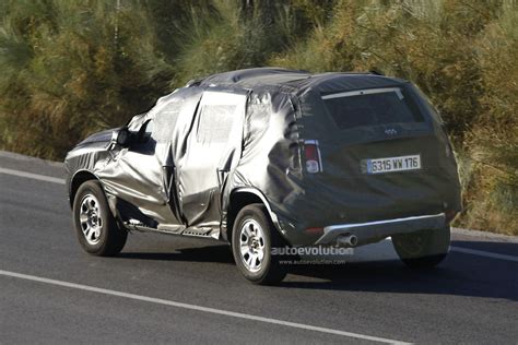 Spyshots: Dacia SUV - autoevolution