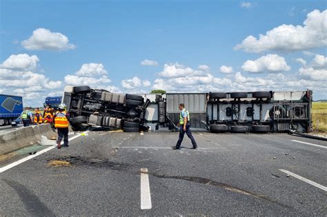 Gros Accident Un Camion Couch Sur L Autoroute A Coupe La Circulation