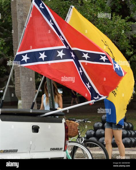 Supporters of flying the Confederate flag Stock Photo - Alamy