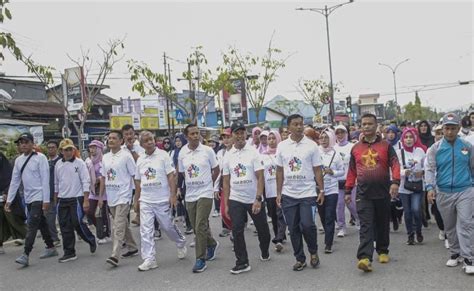 Peringati Hari Anti Korupsi Sedunia Pemkot Kendari Gelar Jalan Sehat