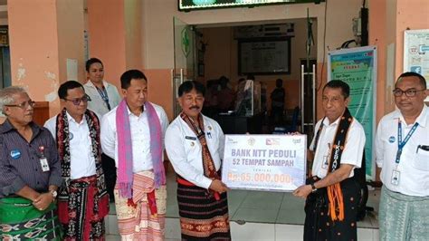 Peduli Kebersihan Kota Kupang Bank NTT Serahkan CSR Berupa 52 Tempat