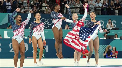 Simone Biles, USA gymnastics teammates share Olympic gold medal bond