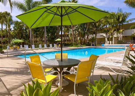 LEMON TREE INN SANTA BARBARA • BUSINESS CENTRE