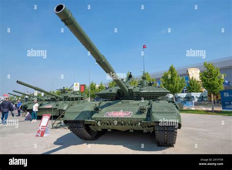 T 90m Tank Hi Res Stock Photography And Images Alamy