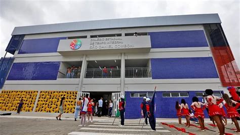 Escola estadual é alvo de tiros em Salvador