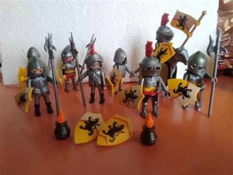 LOT 8 PLAYMOBIL Chevalier Du Lion Jaune Rare 2 Bouclier EUR 35 00