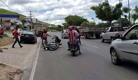 Duas Motos Colidem Na Avenida Jo O Fraga Brand O Em Jacobina