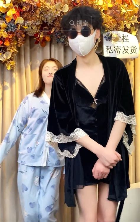 Homens viram modelos de lingerie após China banir mulheres de usar roupas íntimas online