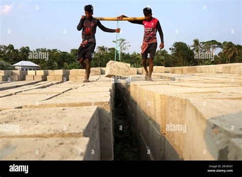 Bank Of Padma River Hi Res Stock Photography And Images Alamy