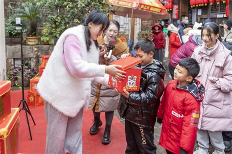 中山古镇“千米长宴”开席首日受关注 － 镇街频道 －江津网