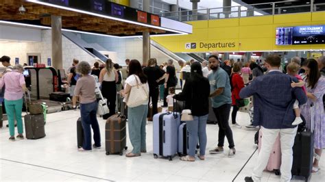 Brisbane Airport Expecting Busiest Day Passengers Warned The Chronicle