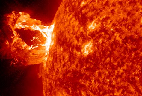 'Cannibal' coronal mass ejection from 'dark plasma plume' will slam ...