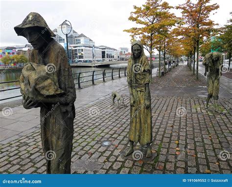 Het Hongersmonument In Dublin Ierland Stock Foto Image Of Stad