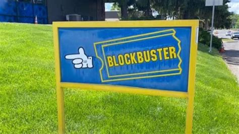 World's last Blockbuster in Oregon celebrates after stolen sign gets ...