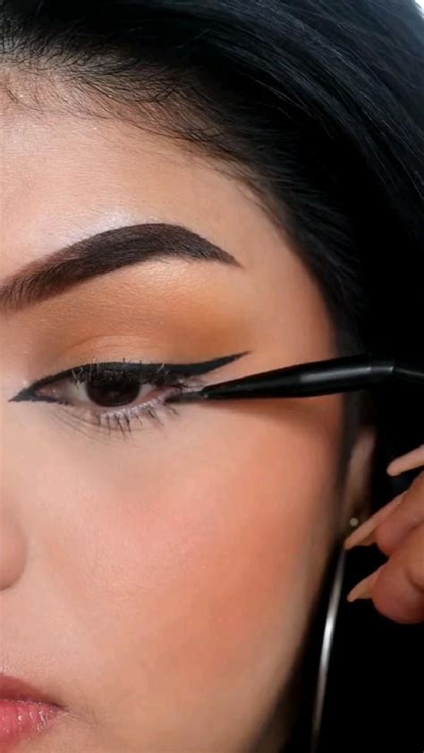 Egyptian eyeliner tutorial 𓃠 | Eye makeup, Egyptian eye makeup ...