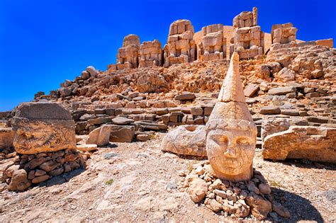 GÓRA NEMRUT I MEGALITYCZNE KAMIENNE GŁOWY Tajemnice Świata