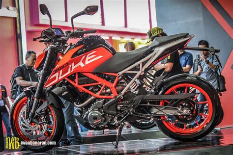 Cặp đôi naked bike cho người mới chơi KTM Duke và Duke ra mắt Đông Nam Á