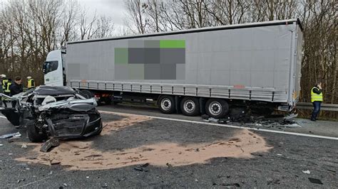 Hessen Schwerer Unfall Auf Der A5 Kind Erliegt Schweren Verletzungen