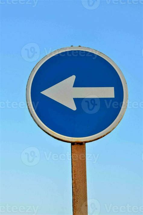 A blue road sign with an arrow 33281357 Stock Photo at Vecteezy