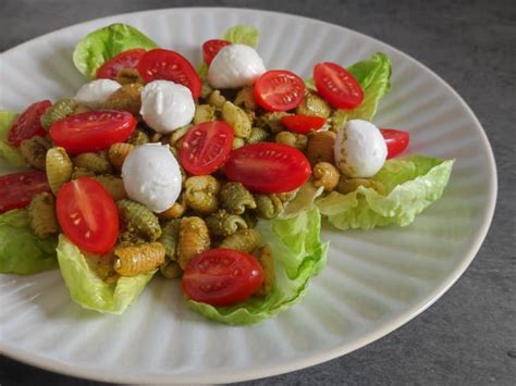 Salade de pâtes à litalienne pesto tomates cerises mozza