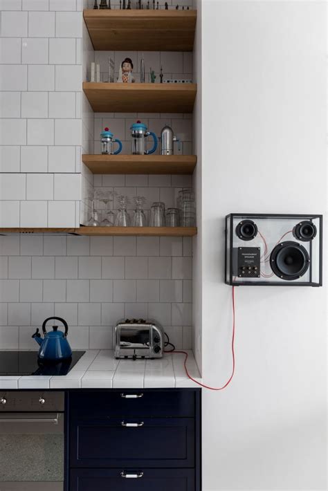 Dark blue kitchen and blue interior accents - COCO LAPINE DESIGNCOCO LAPINE DESIGN