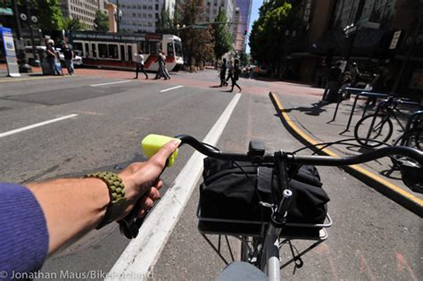 Tested: The Orp bike horn and light combo – BikePortland