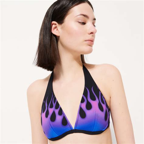 5 Hot Sexy Faith Bradford Bikini Pics