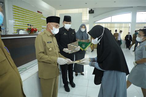 Bupati Asahan Serahkan Petikan Sk Pengangkatan Dan Pengambilan Sumpah