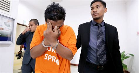 Cop Remanded For Receiving Rm10 000 Bribe New Straits Times