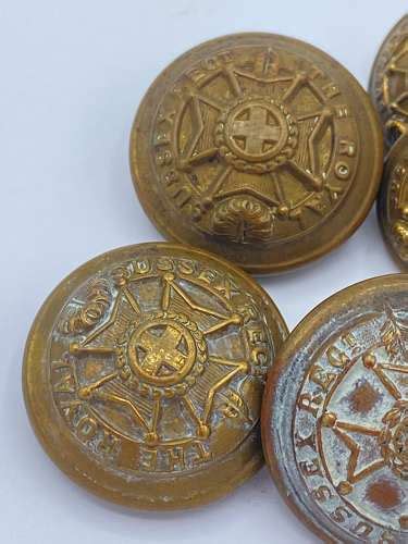 WW1 British Army The Royal Sussex Regiment Buttons With Mixed Makers