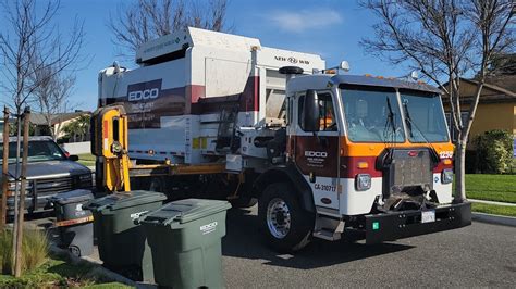 Edco Disposal Slamming Pete Newway Sidewinder Garbage Truck On