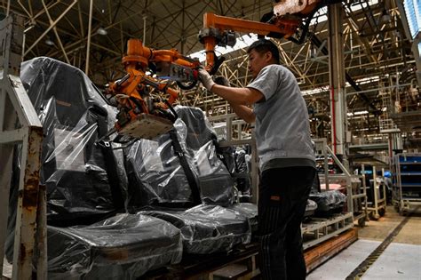 China S Factory Activity Falls Faster Than Expected As Recovery