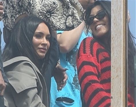 Megan Fox llegó mostrando la tanga y Kourtney Kardashian con escote