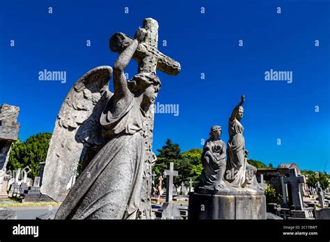 Monumentos De Cementerio Fotografías E Imágenes De Alta Resolución Alamy