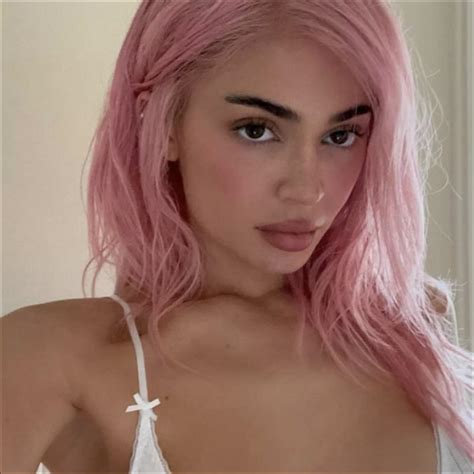 Kylie Jenner Dyed Her Hair Pink So Now Pretty Much Everybody Wants To Dye Their Hair Pink