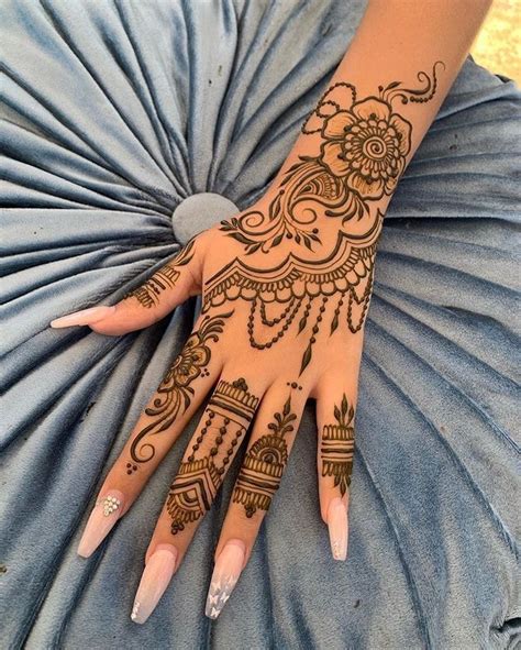 Épinglé par baeinluxeee sur HENNA Mehndi au henné Modèles tatouages