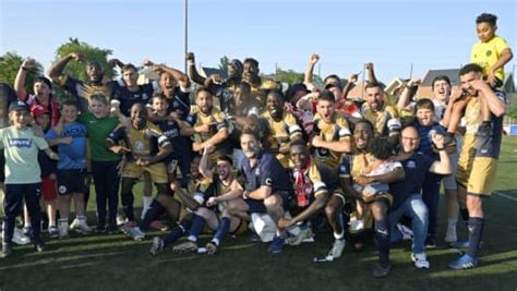 Bourgueil Le Club De Football A Aid Avoine Chinon