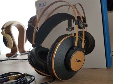 AKG K92