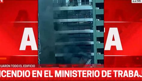 Se Incendia Edificio Lindero Al Ministerio De Trabajo Evac An El