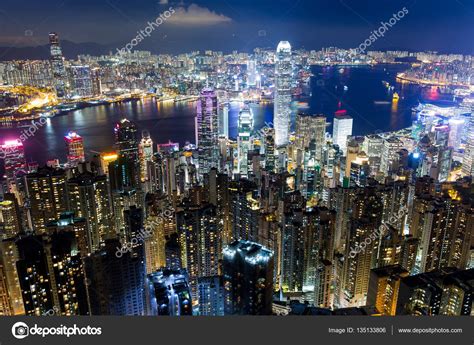 Hong Kong skyline at night Stock Photo by ©leungchopan 135133806