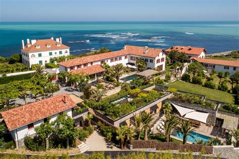 Luxury villa for rent in the heart of Guéthary (10 km from Biarritz