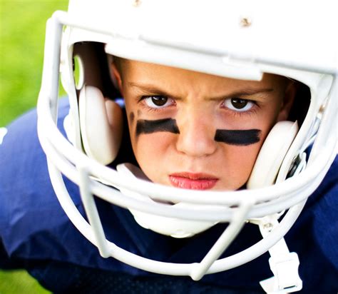 Most Youth Football Helmets DON’T FIT | Lower Extremity Review Magazine