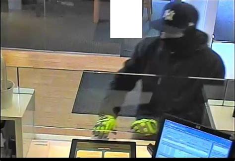 Man Robs Bank In East Haven Police Search For Suspect East Haven Ct