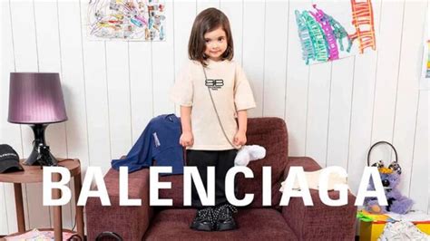 Balenciaga la campagna con i bambini diventa un caso ecco cosa è