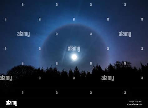 Halo phenomenon hi-res stock photography and images - Alamy