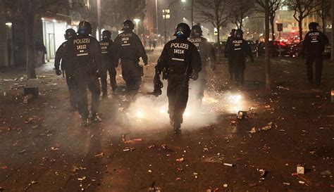 Polizei Ist An Silvester In Berlin Mit Zus Tzlichen Kr Ften Im