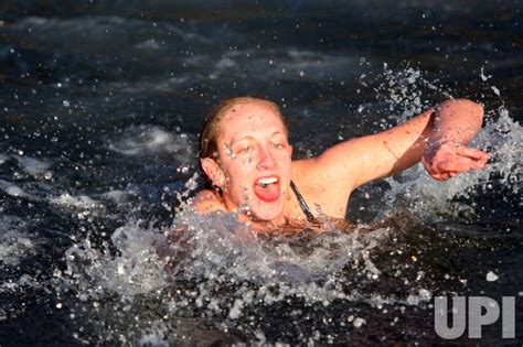 Photo 31st Annual Polar Bear Jump Attracts Jumpers From Across