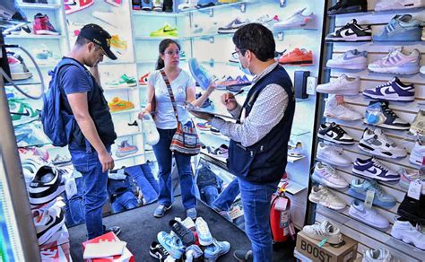 Incautan Zapatillas Falsificadas En Polvos Azules Por Valor Millonario