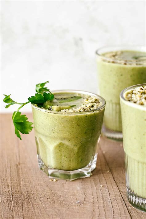 Healthy Parsley Pear Smoothie